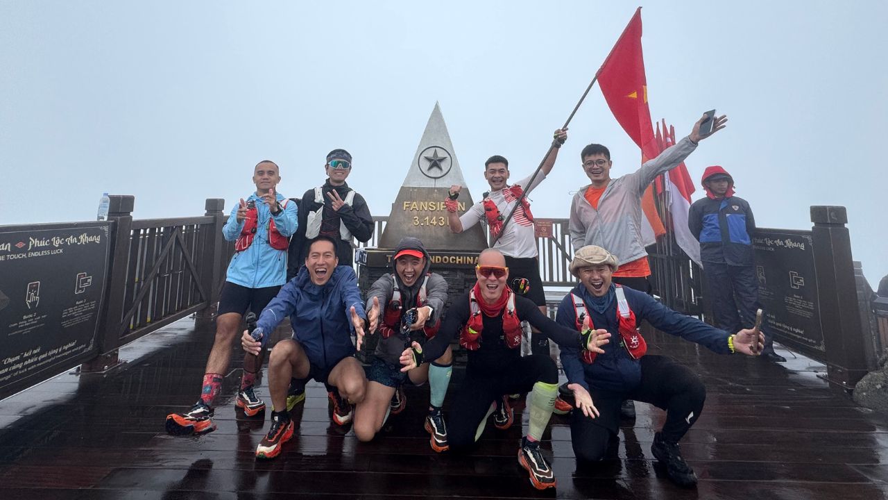 Coach Linh cùng học viên chinh phục đỉnh Fansipan