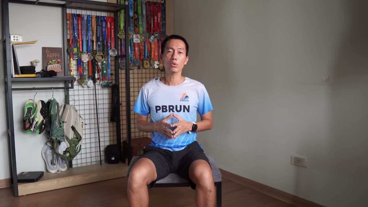 Linh trả lời câu hỏi gối đang có dịch thì tập hay nghỉ